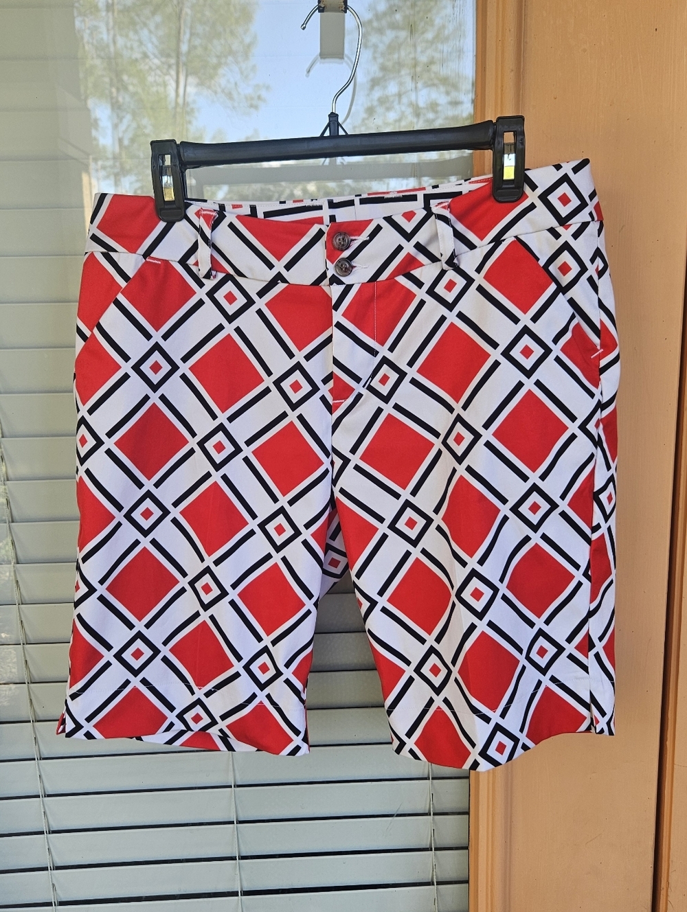 LOUD MOUTH GOLF SHORTS, Size 10 LoudMouth Shorts